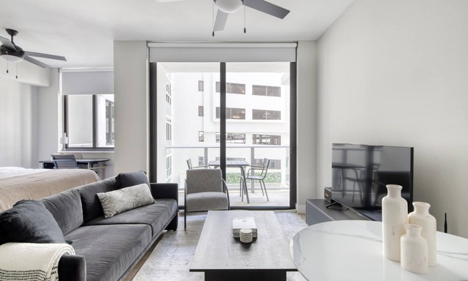 Downtown Fort Lauderdale Apartment | Modern Downtown Fort Lauderdale Studio with Pool & Gym