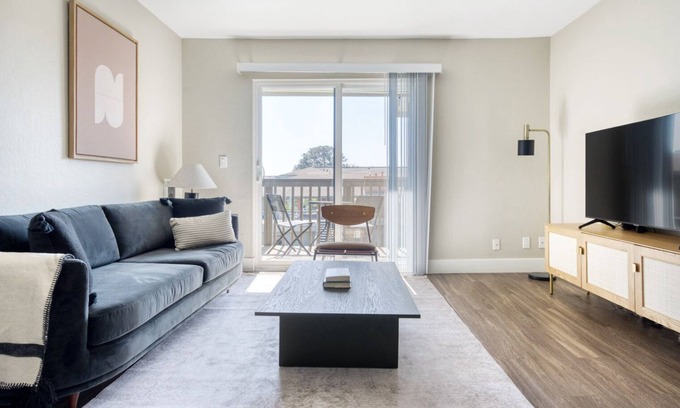 Foster City Apartment | Modern Foster City 1BR with Pool & Gym Near Major Highways