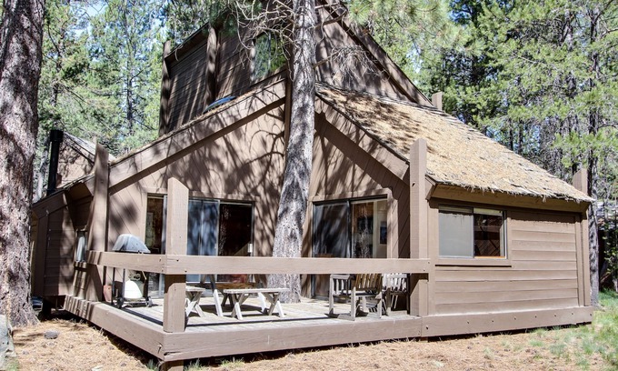 Overlook Park House | Modern Retreat with Private Hot Tub & Dog-Friendly Access