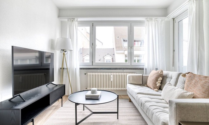 Iselin Apartment | Modern Iselin 2-Room Retreat Near Local Market