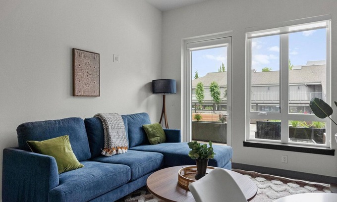 Totem Lake Apartment | Stylish Kirkland 1BR with Kitchen & Great Access to Shops