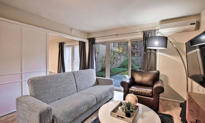 University South Apartment | Modern Palo Alto 1BR with Kitchen & Pet-Friendly Amenities