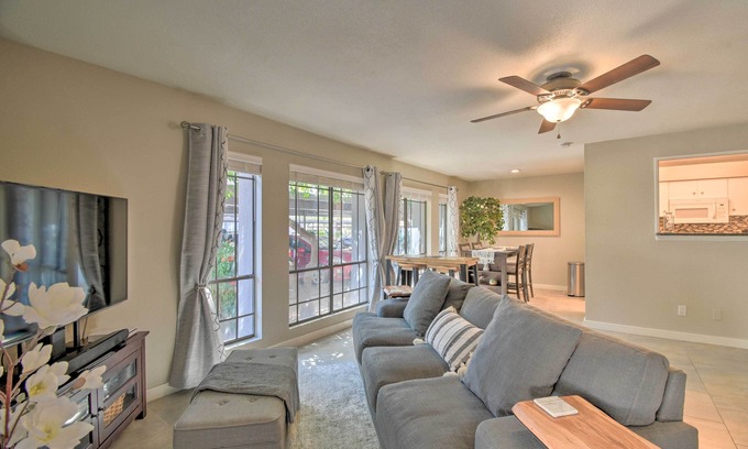 Cloisters Condo | Stylish Phoenix Condo with Pool Near Biltmore Fashion Park