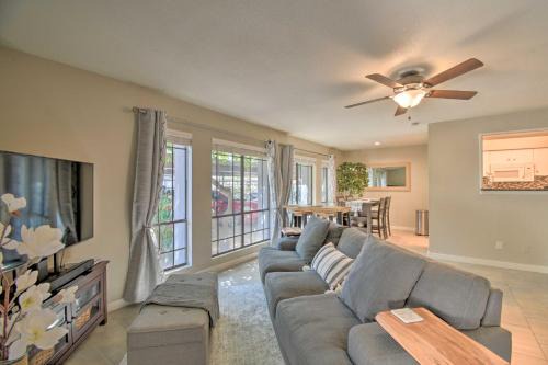 Cloisters Apartment | Modern Phoenix Condo Steps from Biltmore Fashion Park