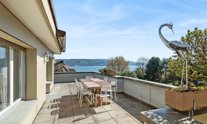 Horgen District Apartment | Elegant Rüschlikon Retreat with Family-Friendly Amenities