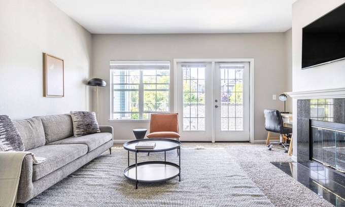 Santa Clara Apartment | Modern Santa Clara 2BR: Pool, Gym & Pet-Friendly Stay