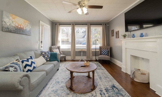 Montgomery Apartment | Stylish Apartment with 2 King Rooms Near Downtown
