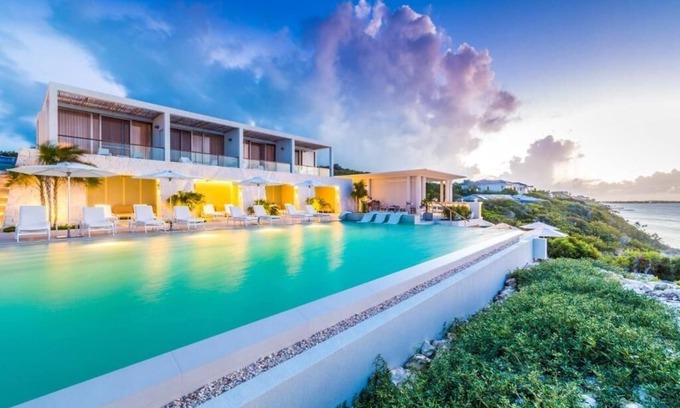 Providenciales Hotel | Sleek Oceanfront Suite Offering Boutique Vibes & Relaxed Luxury