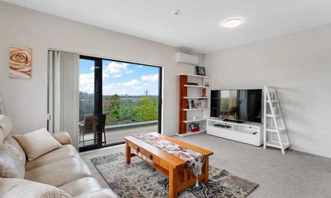 Massey Apartment | Contemporary Vista Townhouse with Deck & Family-Friendly Amenities