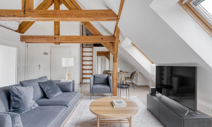 Sihlfeld Apartment | Modern Wiedikon 2.5 Room with Kitchen, Steps to Market