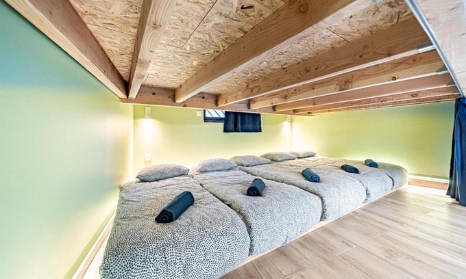 Oullins Apartment | Cozy Stay for 9 in Family-Friendly Oullins