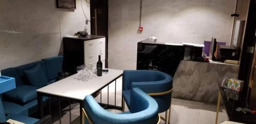 Causeway Bay Hotel | Cozy Stay at Sleep Cubee Hostel for Budget Travelers
