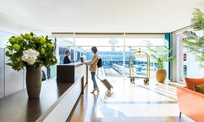 El Prat de Llobregat Hotel | Convenient Stay at Sleep&Fly - Family & Accessible Amenities