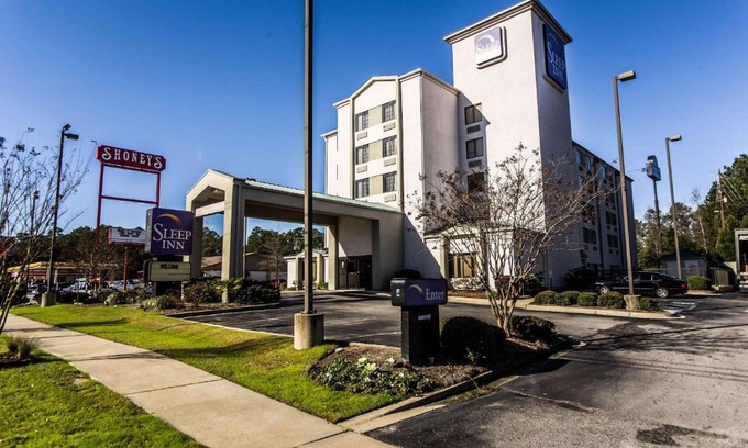 West Columbia Hotel | Convenient Sleep Inn Airport West Columbia with Pool & Breakfast