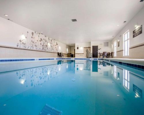 Emerson Hotel | Pet-Friendly Retreat at Sleep Inn Cartersville - Rated 9/10