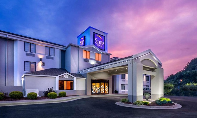 Big Chimney Hotel | Ideal Stay at Sleep Inn: Guest Rated 8.7 with Breakfast