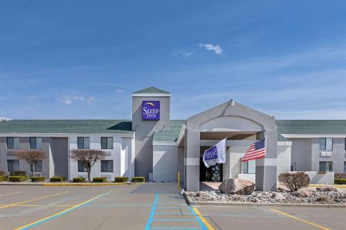 DeWitt Hotel | Cozy Stay at Sleep Inn DeWitt - Pet Friendly with Pool