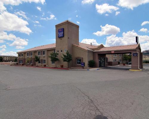 Gallup Hotel | Cozy Sleep Inn Gallup: Pet-Friendly with Ocean Views