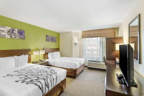 Hickory Hotel | Relax at Sleep Inn: Pet-Friendly with Breakfast & Hot Tub