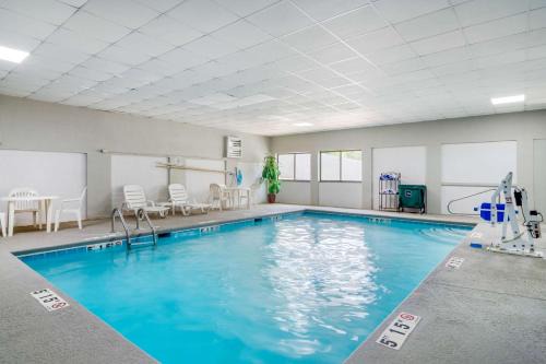 Macon Hotel | Pet-Friendly Retreat at Sleep Inn Macon I-75 with Pool