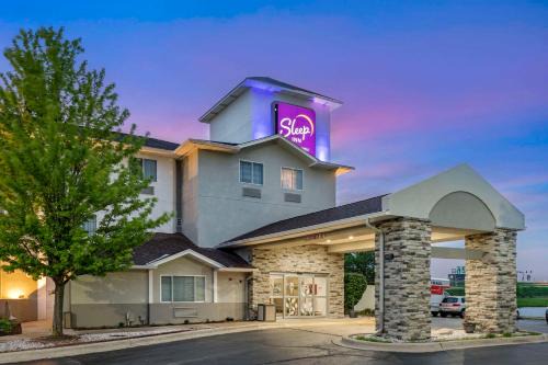 Naperville Hotel | Comfortable Stay at Sleep Inn Naperville with Family Amenities