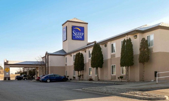 Post Falls Hotel | Pet Friendly Sleep Inn near Washington State Line with Pool