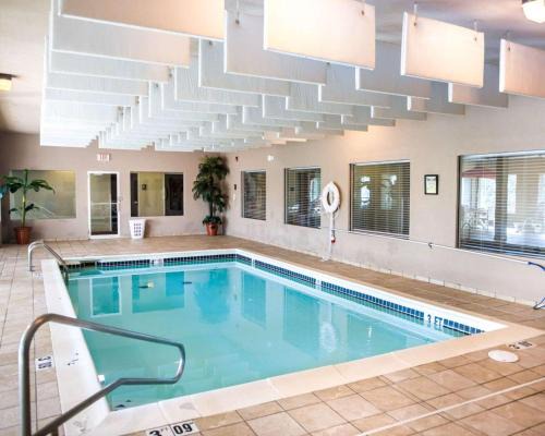 O'Fallon Hotel | Convenient Sleep Inn O'Fallon with Pool & Pet-Friendly Options