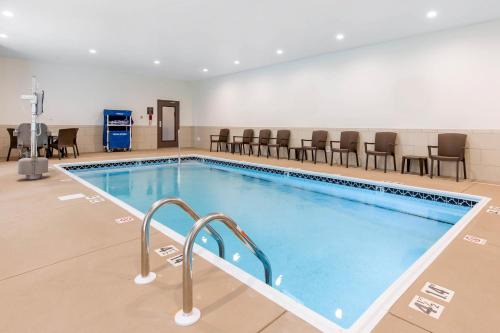 South Jacksonville Hotel | Guest Rated Sleep Inn & Suites: Pet Friendly & Pool Access