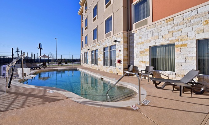 Austin Hotel | Inviting Sleep Inn & Suites Austin Northeast with Pool & Spa
