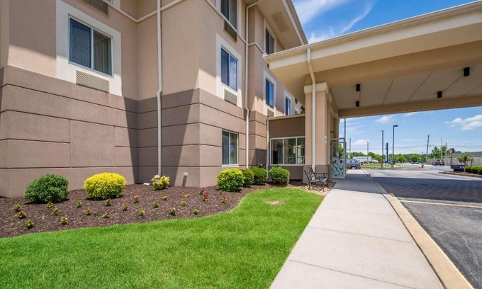 Dover Hotel | Pet-Friendly Getaway at Sleep Inn & Suites with Pool Access