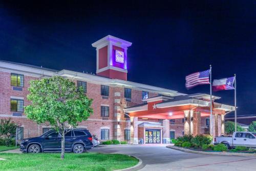 Hewitt Hotel | Cozy Sleep Inn & Suites Hewitt: Pet-Friendly Stay Near Waco