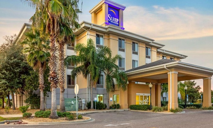 Jacksonville Hotel | Relaxing Stay at Sleep Inn & Suites - Jacksonville