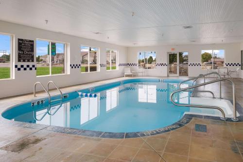 Gypsum Hotel | Oceanfront Getaway at Sleep Inn & Suites for Families