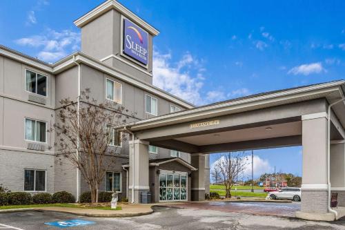 Hiram Hotel | Convenient Stay at Sleep Inn & Suites with Hot Tub Access