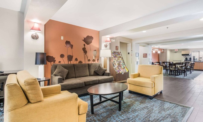 Ronks Hotel | Comfortable Stay at Sleep Inn & Suites with Pool & Breakfast