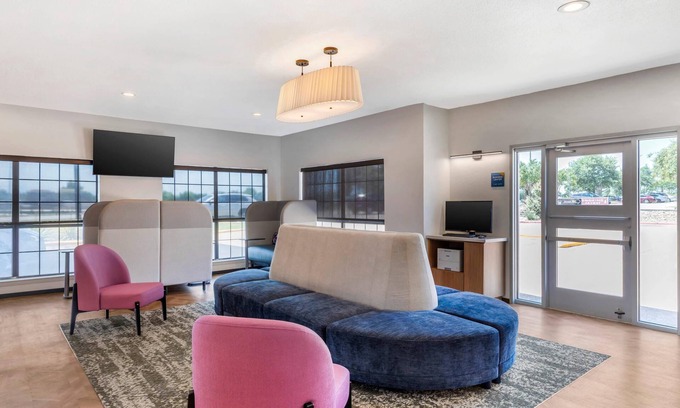 Cedar Hill Hotel | Discover Magnuson Hotel Cedar Hill: Pool, Eco-Friendly Stay