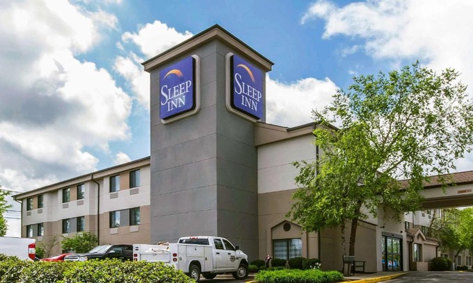 Liberty Area Hotel | Pet-Friendly Sleep Inn with Pool and Oceanfront Views