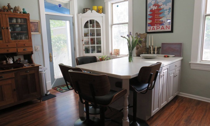 Schnitzelburg House | Experience Comfort in King-Size Beds in Germantown