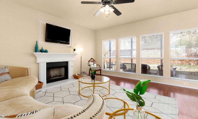Scenic Oaks House | Experience Sleep on the Cloud: 5 Bedrooms & Pet Friendly