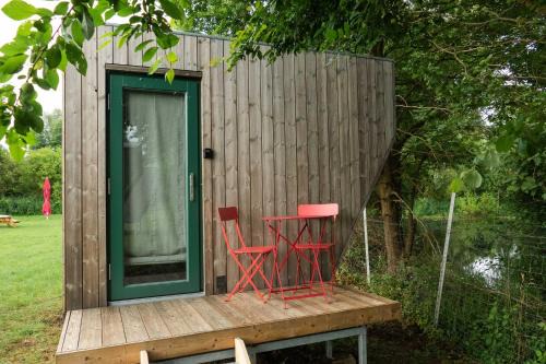 Rulzheim House | Inviting Sleep Space 3 - Family-Friendly Green Tiny Spot