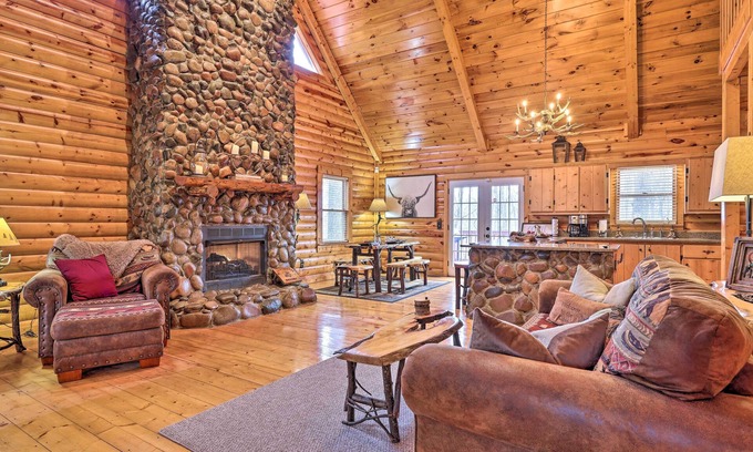 Ellijay Cabin | Top-Rated Sleeping Bear Cabin with Pool & Spa in Coosawattee