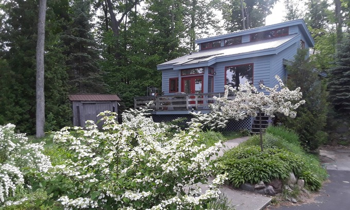 Traverse City Cottage | Experience Sleeping Bear Dunes with Ocean View Amenities
