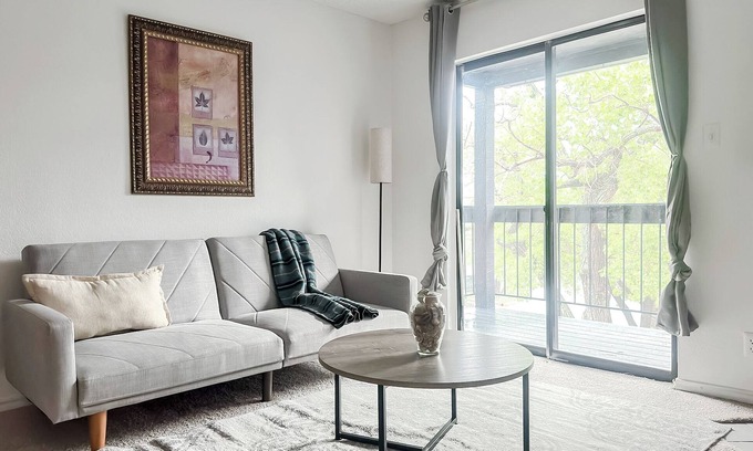 Windsor Park Apartment | Sleepover : Charming 1BD/1BA + Gym - Austin TX