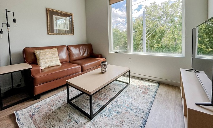 Bowling Green Apartment | Guest Rated: Deluxe 1BD/1BA Sleepover in Bowling Green