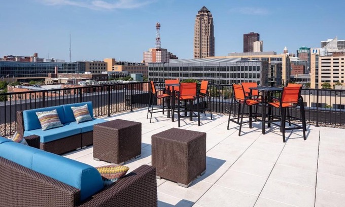 Downtown Des Moines Apartment | Pet-Friendly Sleepover Premier Apartments in Downtown Des Moines