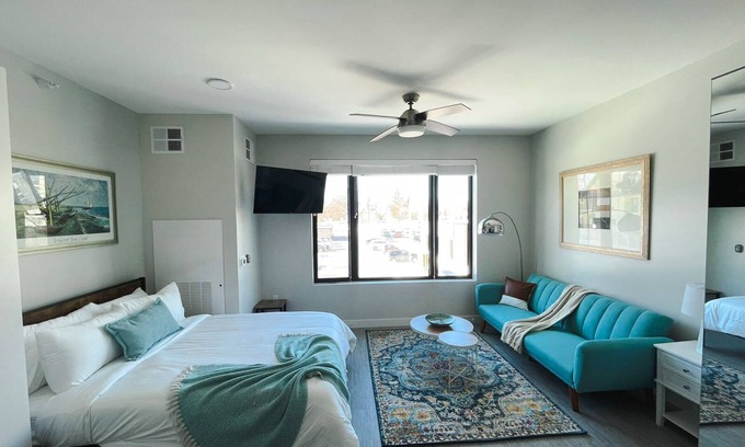 Des Moines Apartment | Upscale Studio with Gym Access in Des Moines