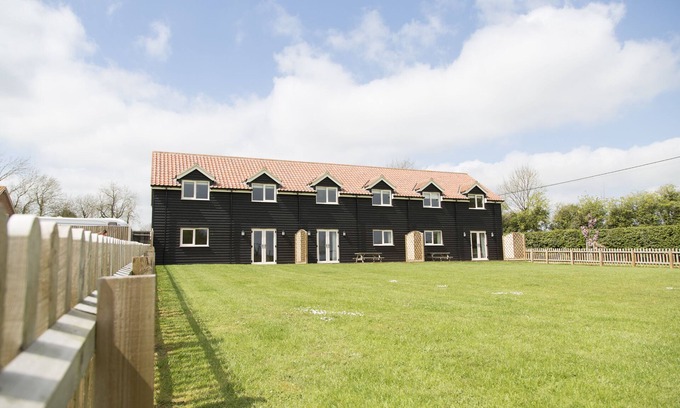 East Dereham House | Spacious Holiday Home with Pool & Sauna in Scenic Norfolk