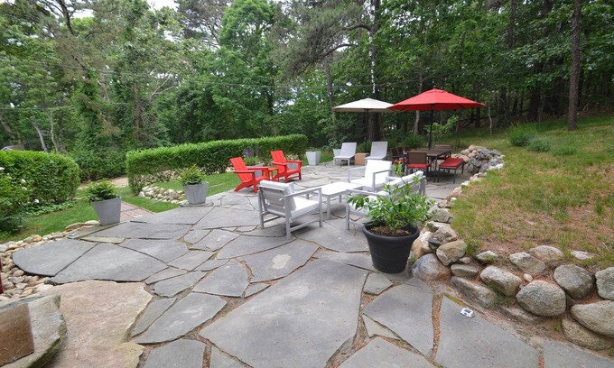 Edgartown House | Spacious 10+ Sleeper with Ocean View – Steps to Downtown