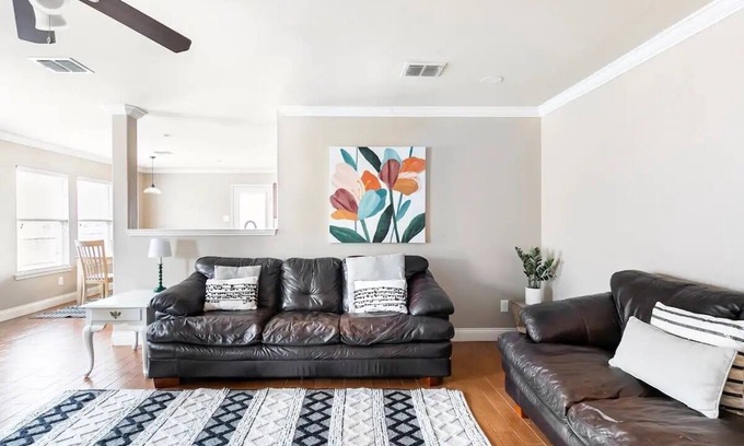 Fate House | Ideal Family Retreat Near Dallas - Pet & Kid Friendly!