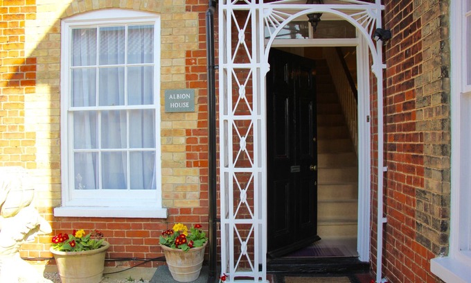 Saxmundham Villa | Elegant Seaside House for 14 on Suffolk Heritage Coast